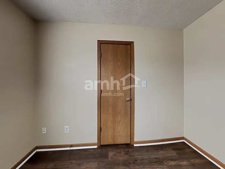 8255 Captain Dr — Photo 15