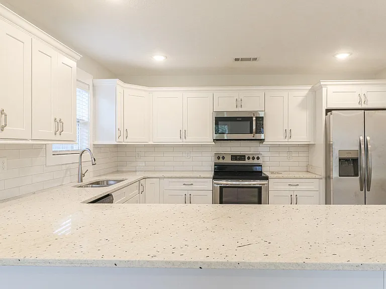 4717 Edgemont Dr — Photo 10