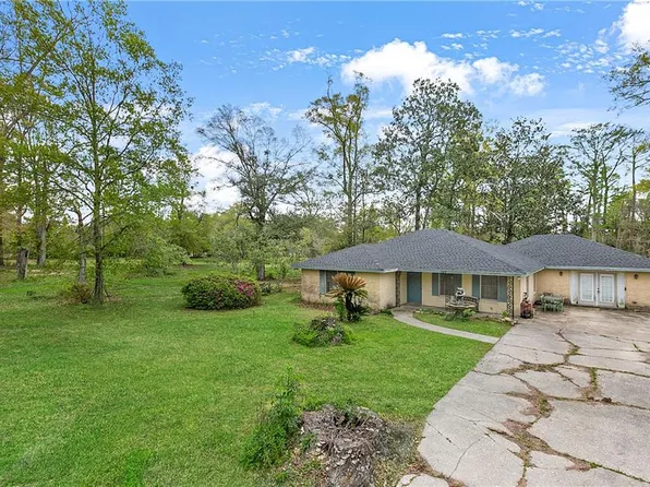 105 Chinchuba Gardens Dr, Mandeville, LA 70471