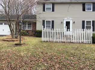 44 Green Meadows Ln, Loudonville, NY 12211