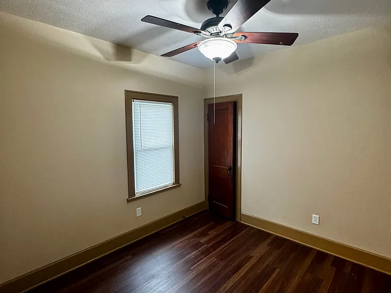 1362 Easton Dr — Photo 11