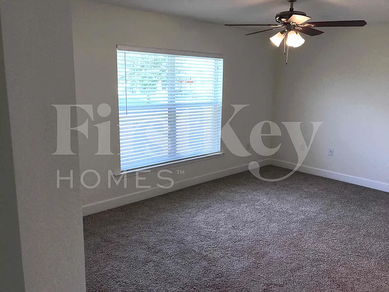 1731 NW 14th St — Photo 8