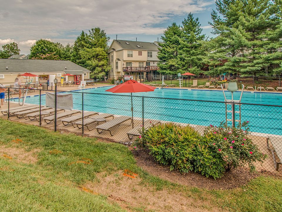 1st image of 10012 Vanderbilt Cir #1210