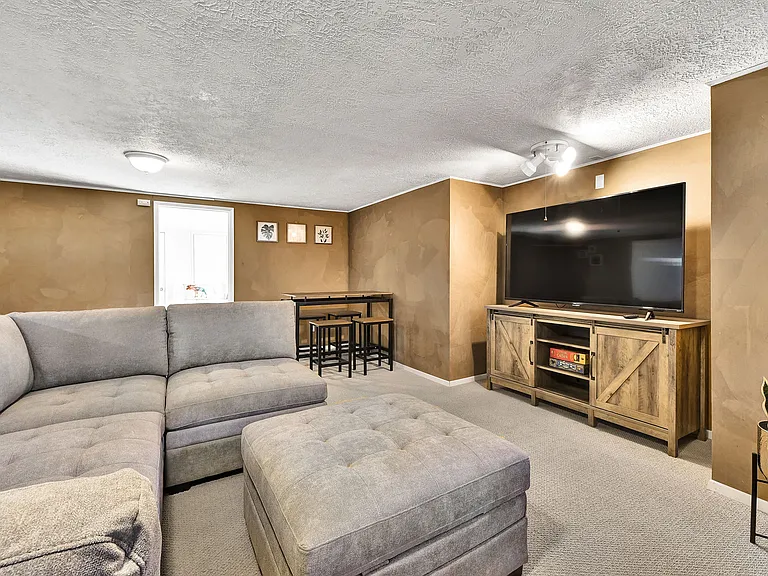 2306 W Madison Ave — Photo 35