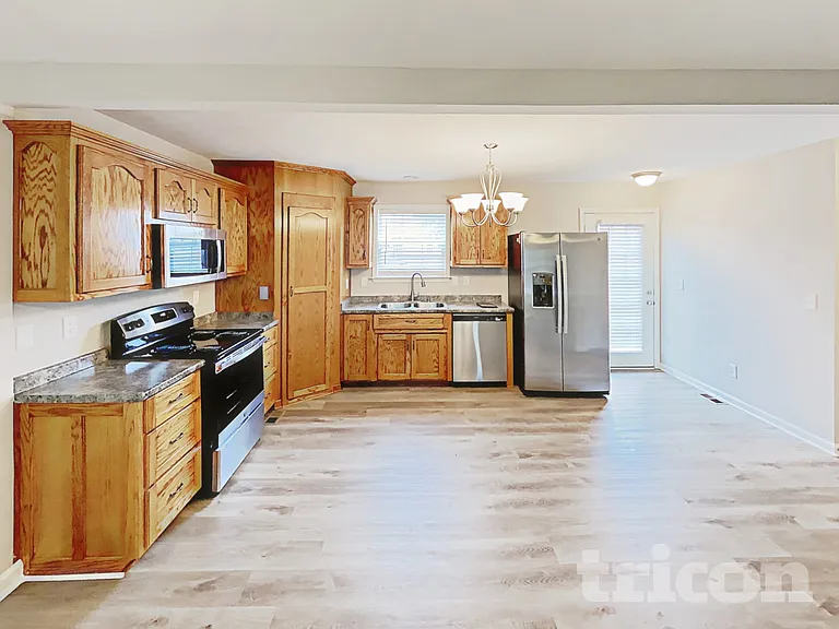 1856 Emily Ln — Photo 6