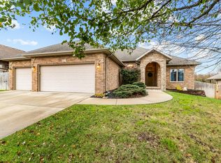826 N Cedar Ridge Ave, Springfield, MO 65802