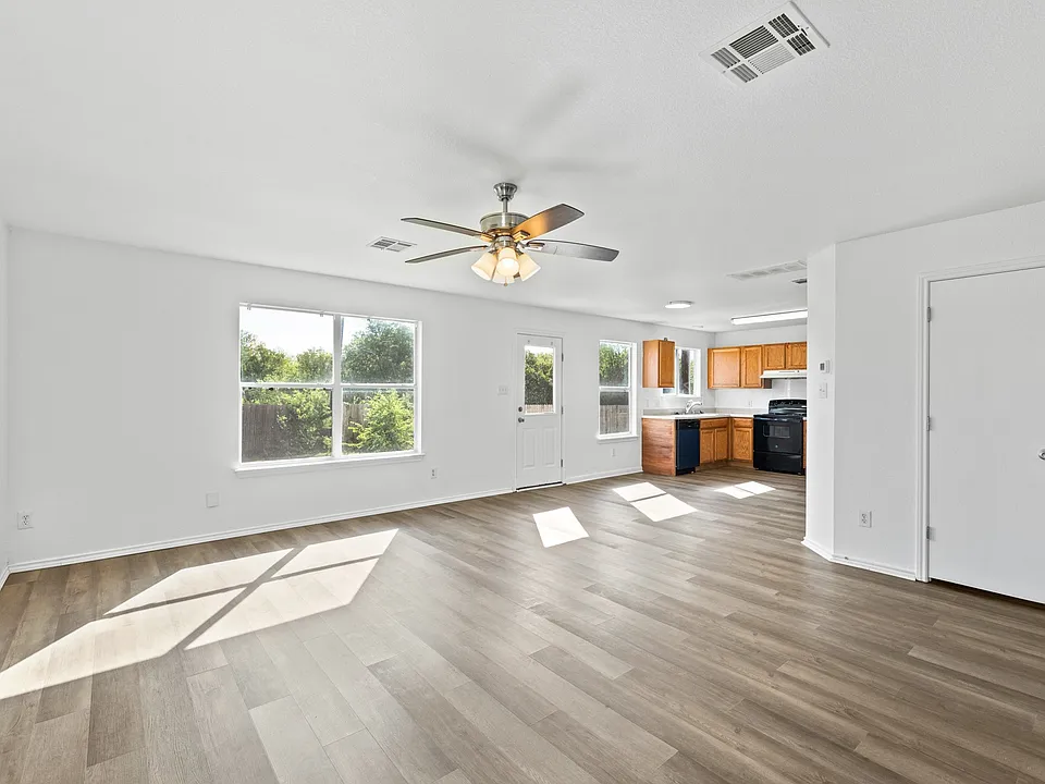 722 Lavaca Loop