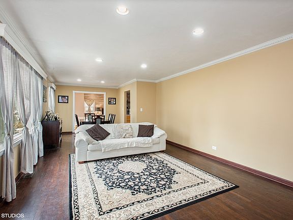 3rd image of 80 Des Plaines Ln