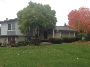 5229 Greenbriar Dr, West Bloomfield, MI 48323