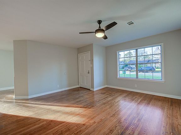 5th image of 319 W Sunnyside St