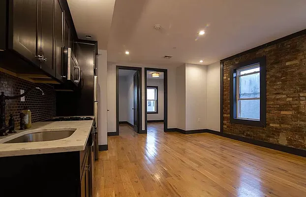 Rented by Reavis | media 4