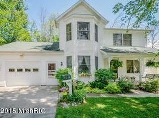 116 Featherbone Ave, Three Oaks, MI 49128