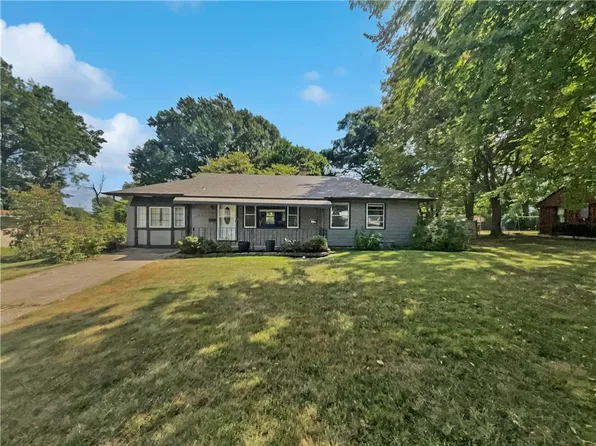 109 S Kendall Dr, Independence, MO 64056