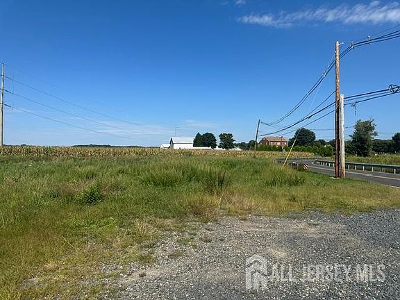 2nd image of 1 Wyckoff Mills Rd