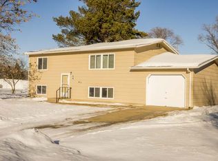 24 Greeley Dr, Lincoln, ND 58504