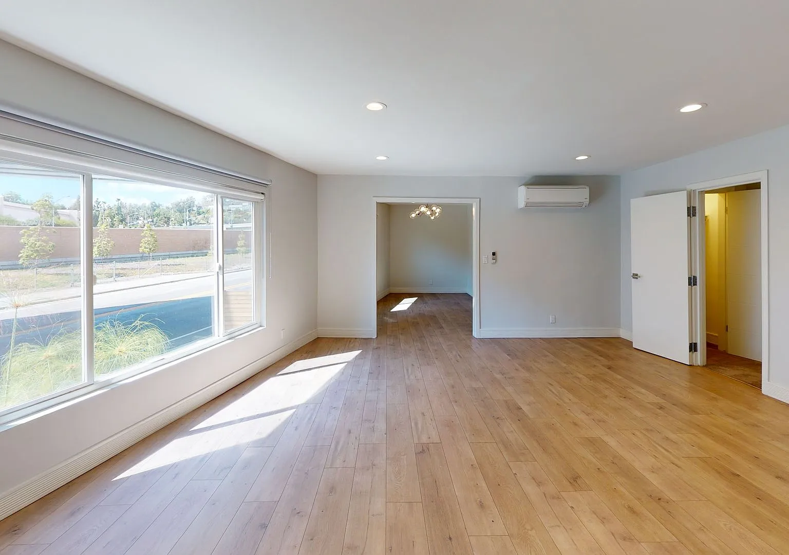 Gorgeous 2 Story Townhome...Great Location! CALL NOW! — Photo 3