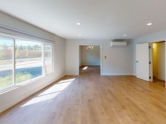 3rd image of 136 Bronwood Ave #2902