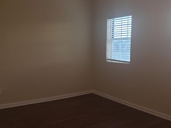 3rd image of 1908 Parkwood Ave APT 3