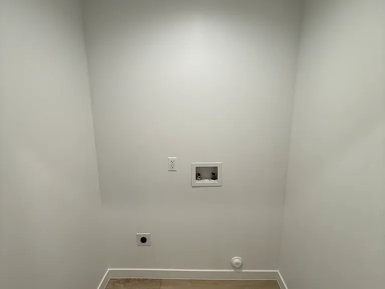 16918 Bassett St #16916 — Photo 7
