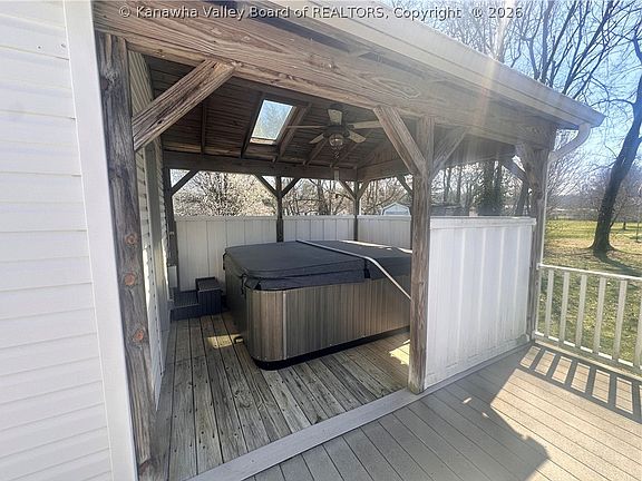 4th image of 264 Hawthorne Ln