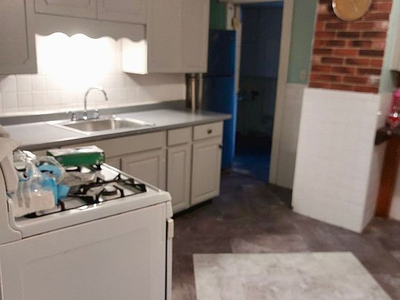 2nd image of 31 Dell Ave Floor 2