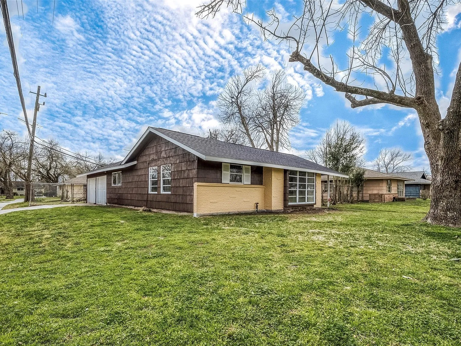 4 bed, 2.5 bath, 1634 sqft, $1,850 — Photo 1