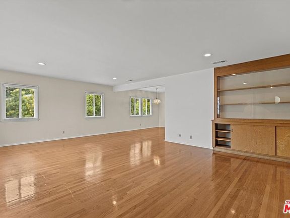 4th image of 11232 Greenlawn Ave