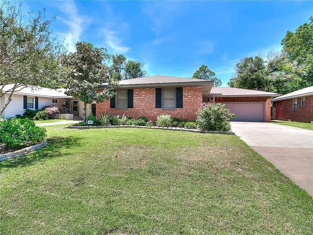 3 bed, 1.5 bath, 1393 sqft, $1,400 — Photo 2