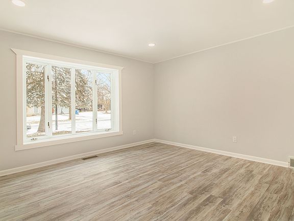 5th image of 8952 Oxford Ct