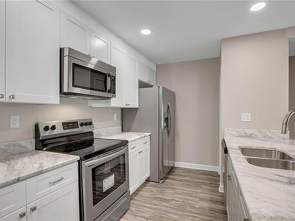 5th image of 408 Howard Ave APT D