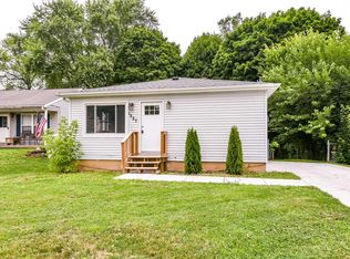 1227 Regina St NE, Grand Rapids, MI
