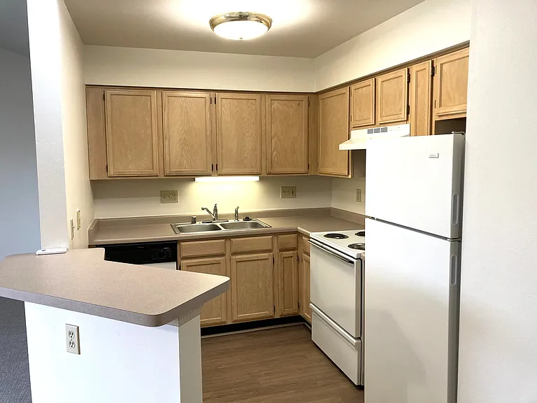 W181S8540 Lodge Blvd — Photo 3
