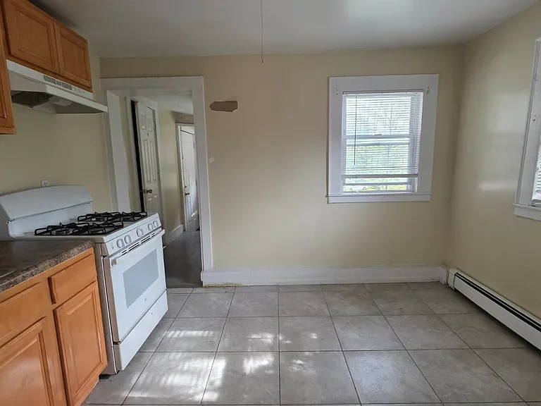 122 Derby Ave #2 — Photo 3