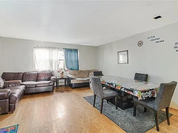 3 bed, $3,500 — Photo 2