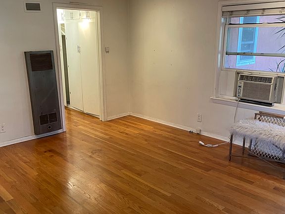 3rd image of 4202 Gateway Ave