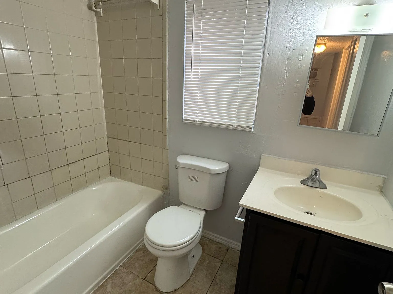 3 bed, 812 sqft, $1,300 — Photo 2