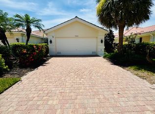 7630 Pesaro Dr, Sarasota, FL 34238