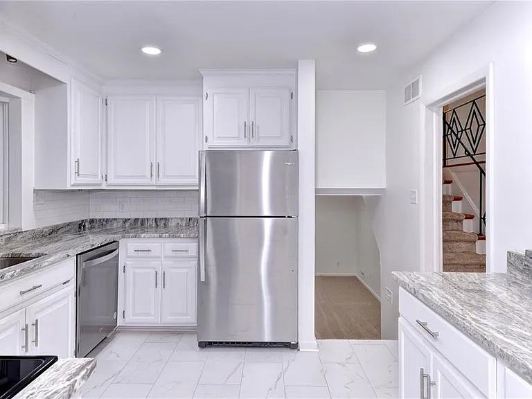 309 Corbin Dr — Photo 8