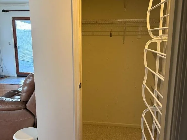 518 Downer St — Photo 34