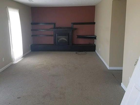 3rd image of 261 Summer Place Dr