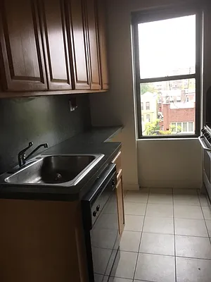 Rented by Halvatzis Realty | media 32