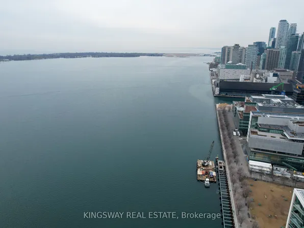 1 Edgewater Dr #Penthouse 33, Toronto, ON M5A 0L1