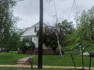 18 Poplar Rd, Piscataway, NJ 08854