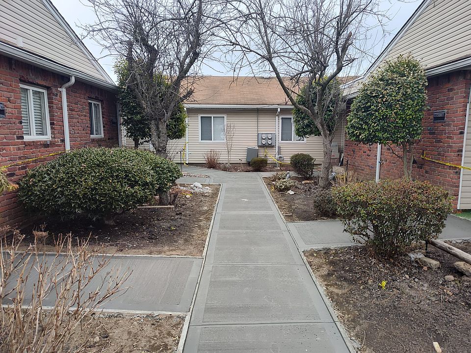 1st image of 1 Parkcenter Dr #C