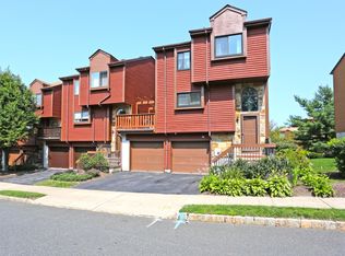 15 Fox Hunt Dr, New Vernon, NJ 07866