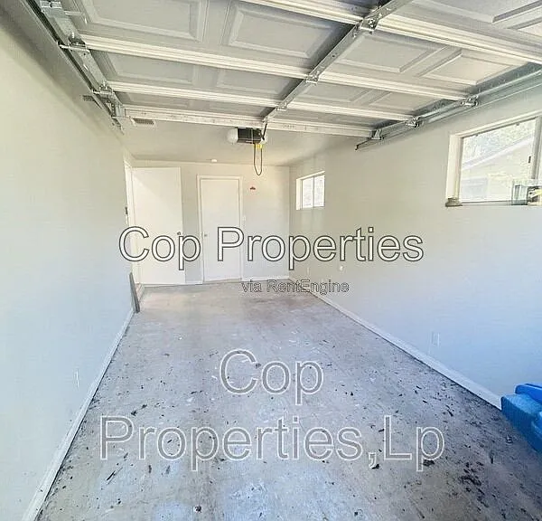 2914 Greenacres St — Photo 20