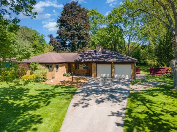 929 Balfour St, Midland, MI 48640