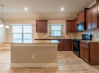 348 Daleview Dr, Kennedale, TX 76060