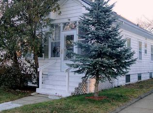 76 Metropolitan Rd, Providence, RI 02908