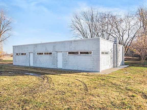 5th image of 1128 N Saginaw St